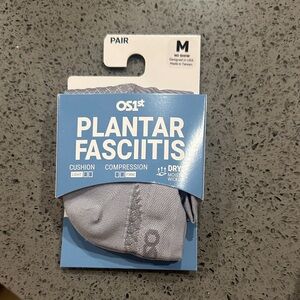 OS1st Plantar Fasciitis Compression No-Show Socks in Light Gray